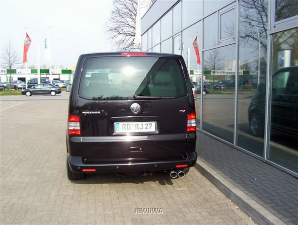 T5_neu_Heck_und_Auspuff,_dunkle_RL.jpg