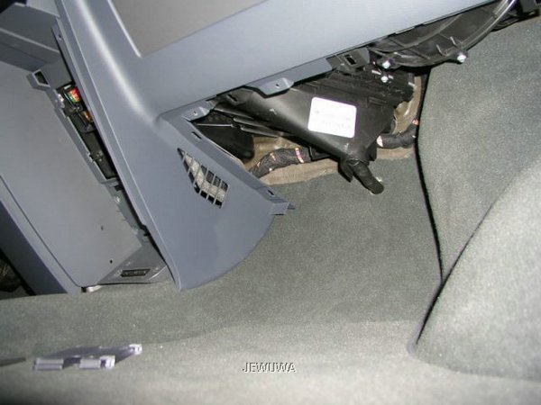 AB1 - Fussraum Beifahrerseite.jpg