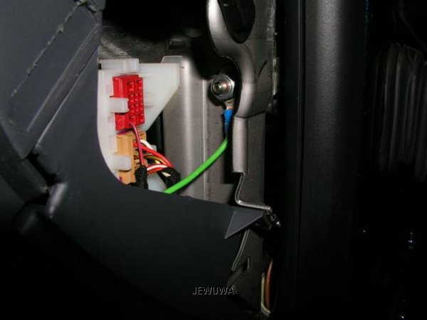 B3 - Masseanschluss des Relais Beifahrerseite.jpg