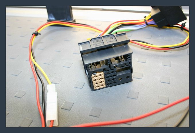 Der "neue" Stecker f�rs RNS2