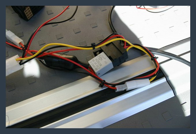 Das Relais, welches den Player abschaltet, wenn das RNS2 nicht genutzt wird.